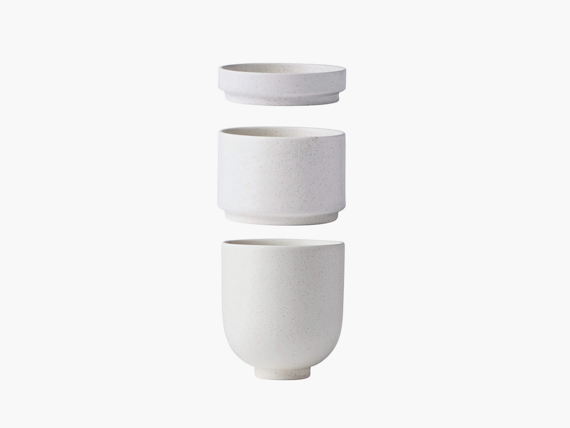 Oppbevaring til bad i hvit keramikk. Setomono cup set fra Kristina Dam.